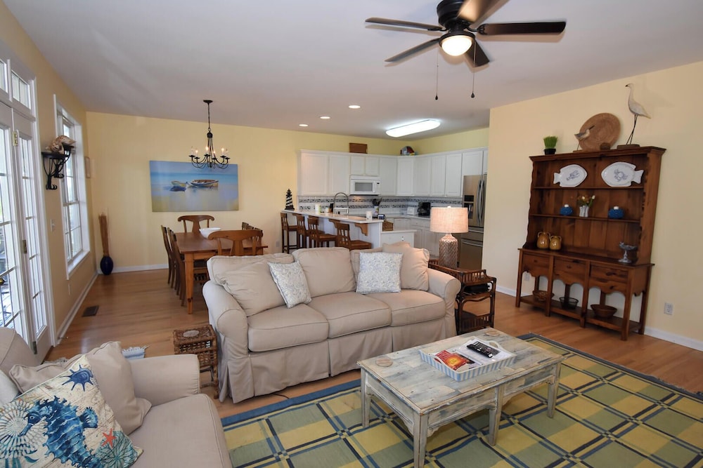 Spacious 4-bed, 4-bath Home in the Heart of Fripp Island