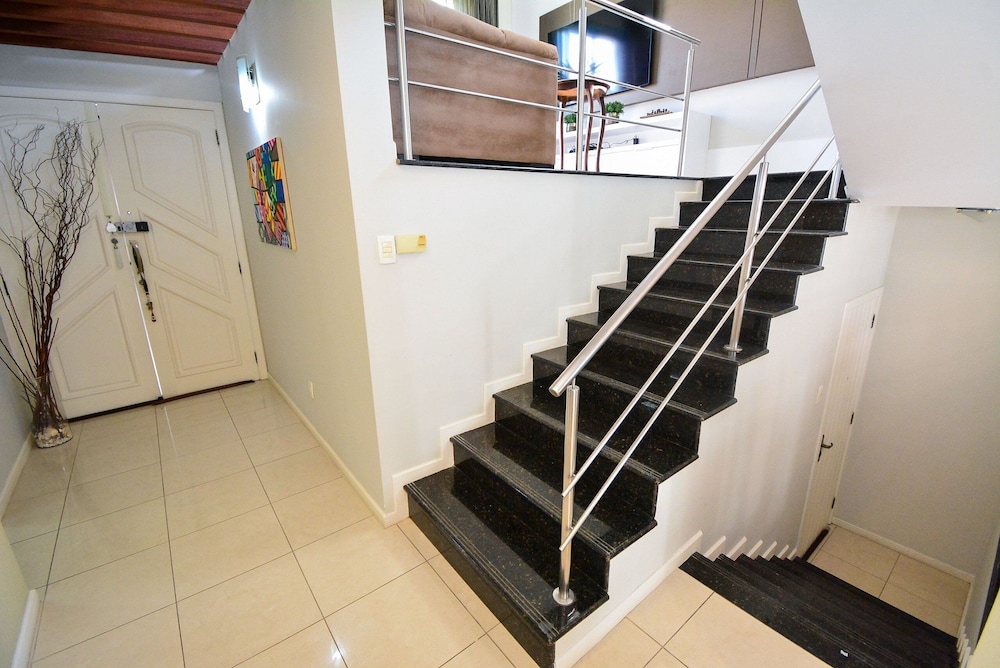 Elegante Casa com Piscina - João Paulo