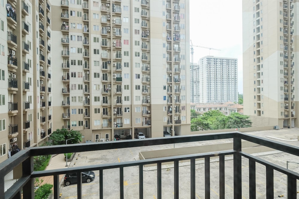 Comfort 2BR at 6th Floor Podomoro Golf View Apartment