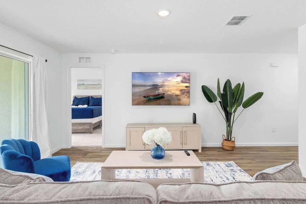 Springhill Retreat! 3 Bed, 2 Bath!
