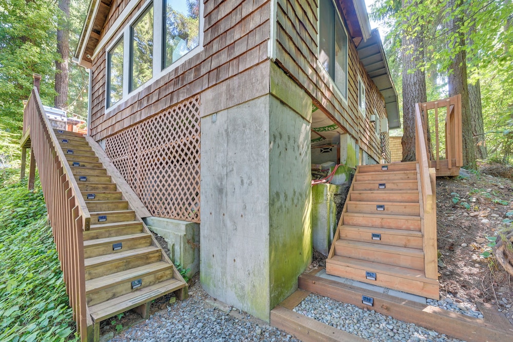 Waterfront Gem on Lake Saint Clair w/ Private Deck