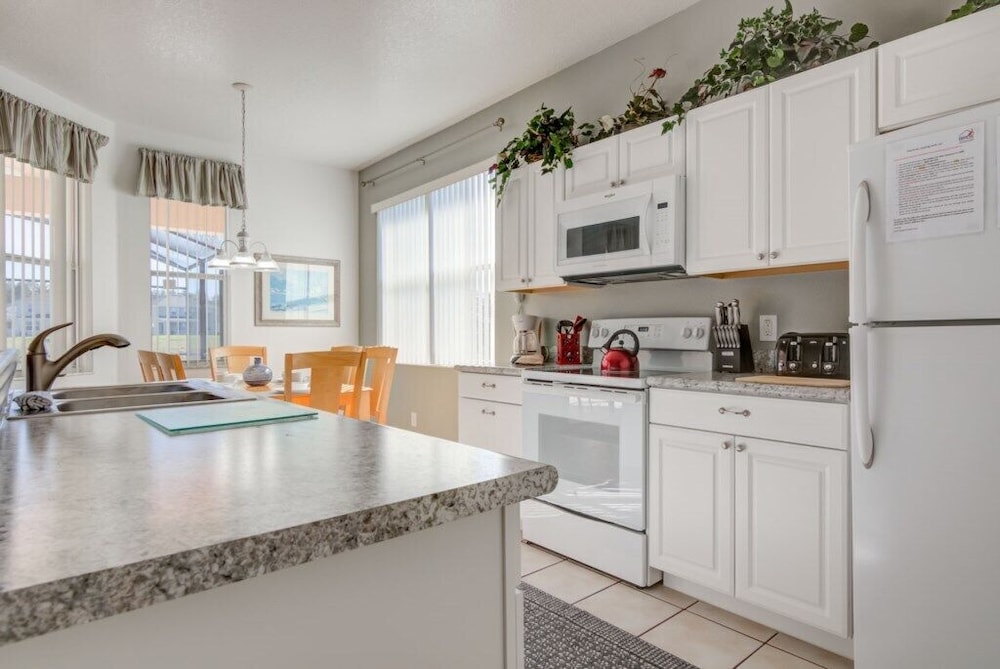 William's Calabay Parc Vacation Home 4 Bedroom Home by Redawning - Image 3