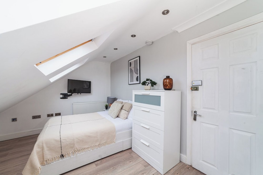 Cosy Double Room in Acton