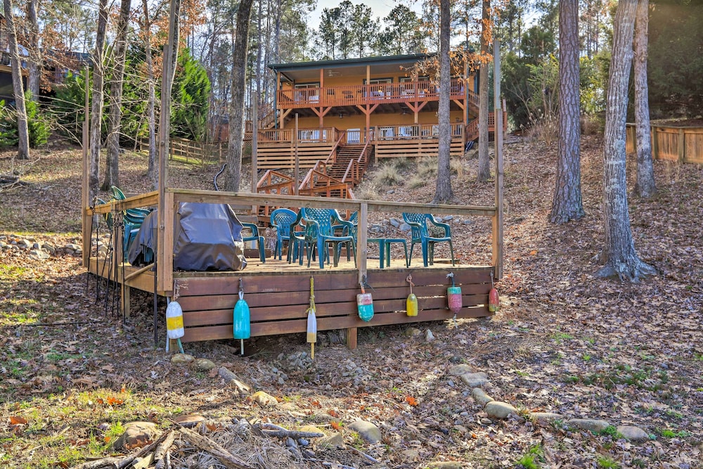 Milledgeville Vacations - Lakefront Sparta Cottage w/ Decks  Boat Dock - Property Image 10