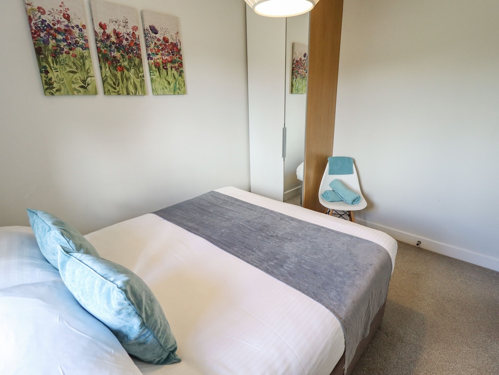 Lily-pad Lodge
