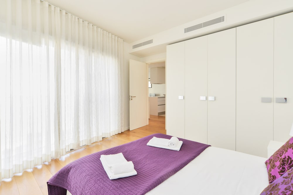 Sunny & Bright Amoreiras Apartment view 3