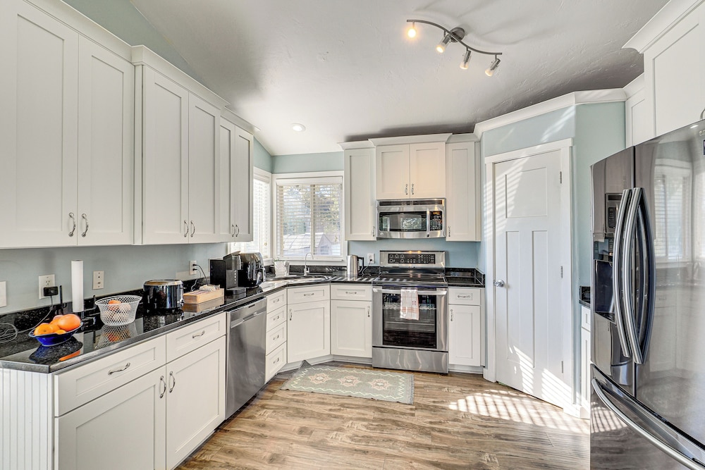 Family Home w/ Fenced Yard Between Provo & Slc!