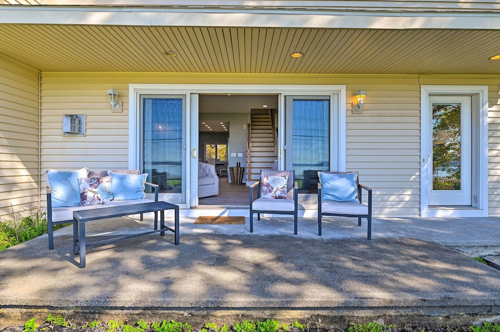 Saratoga Springs Vacations - Charming Saratoga Lake Retreat w/ Dock Access - Property Image 13