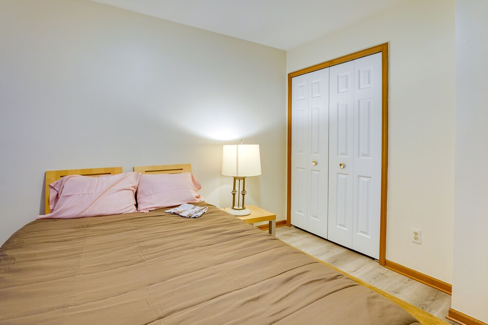 Cozy Clinton Township Condo: 3 Mi to Anchor Bay! view 4