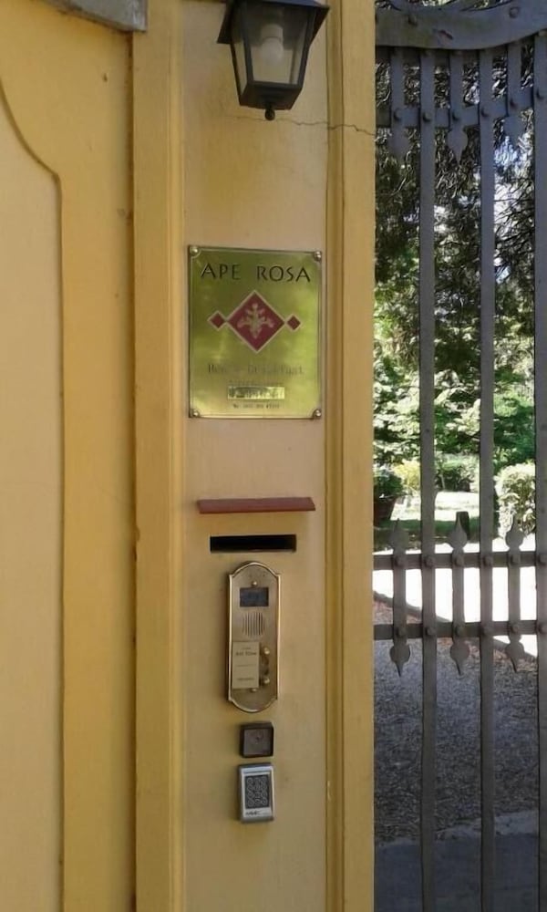 Ape Rosa Relais