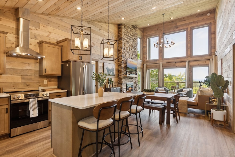 Golden Oaks Cabin 3 Bedroom Home