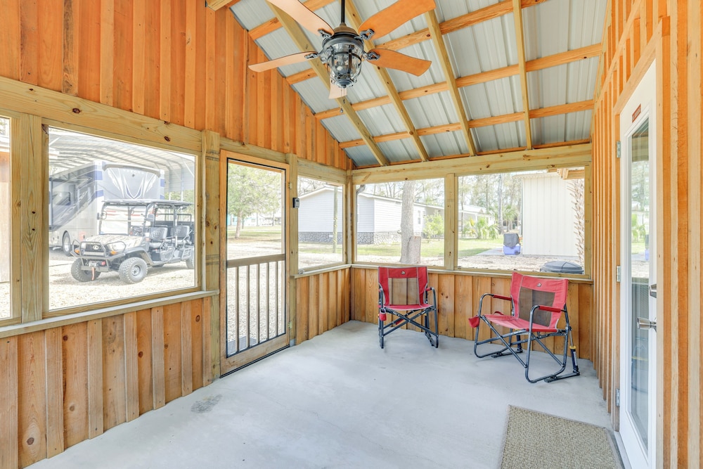 Near Steinhatchee River: Studio w/ Screened Porch!