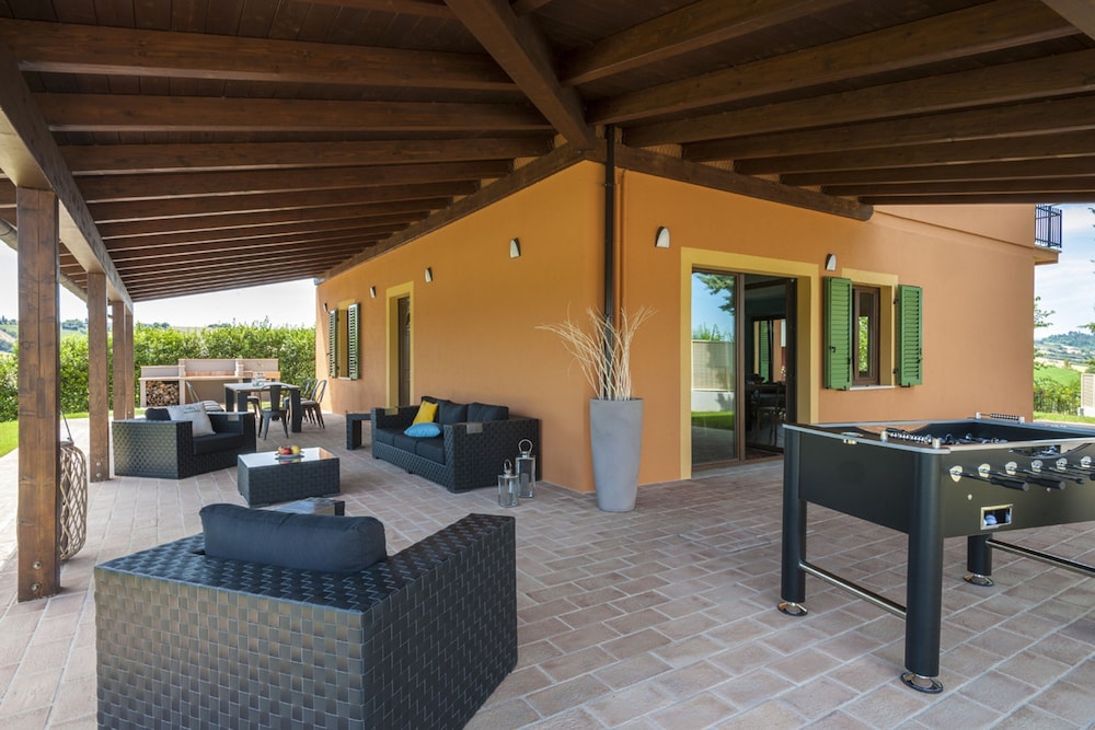 Villa Traiani 8 2 by Marche Holiday Villas