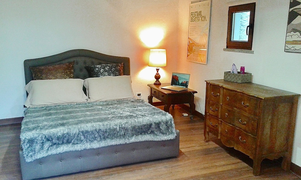 Swanlake Rooms