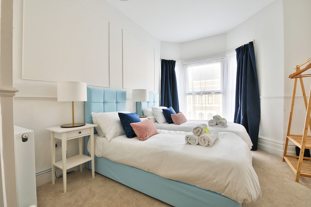 Beautifully Designed 2 Bed Apartment