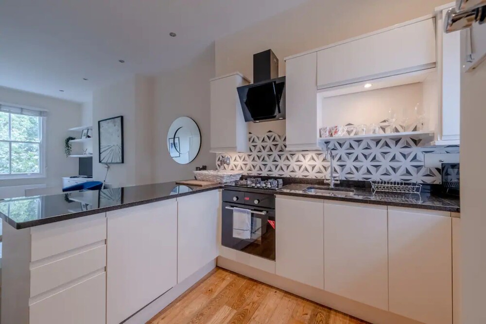 Lovely 2 Bedroom Apartment With Great Transport Links