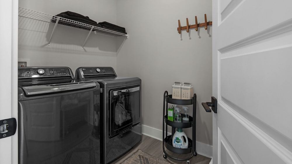 4BR Home With Deck & Grill Fun + Free Attraction Tickets!