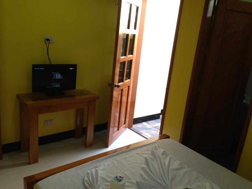 Citrine Tourist Travel Lodge