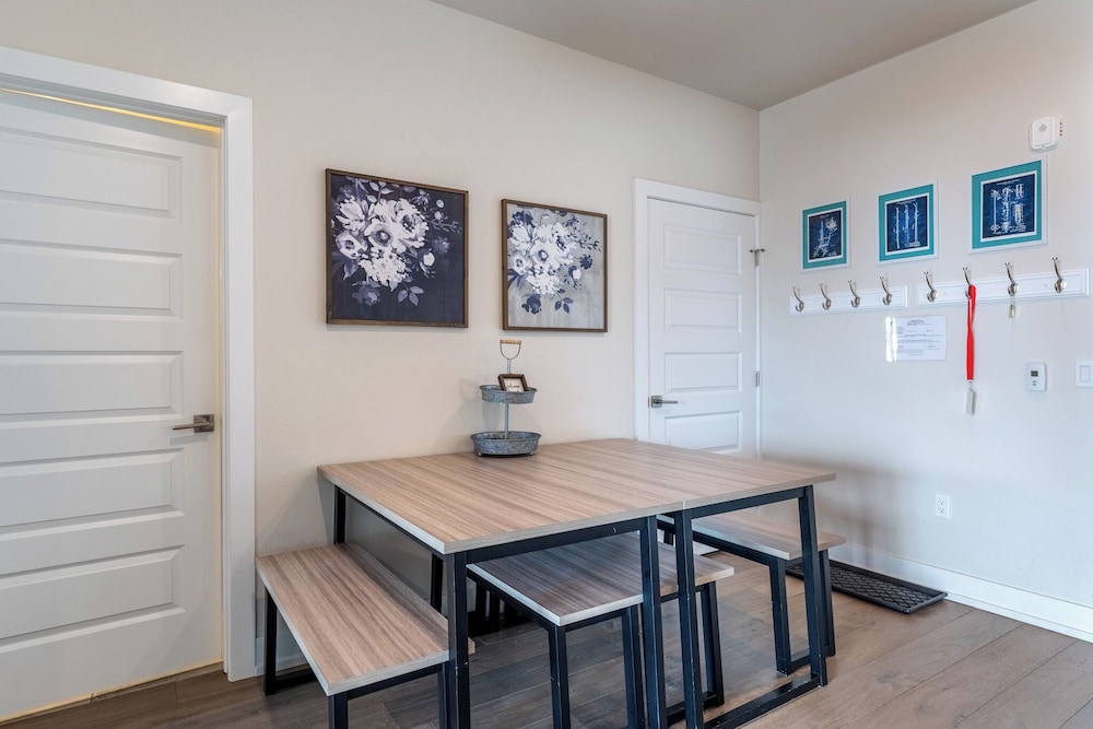 Sail Lofts #303