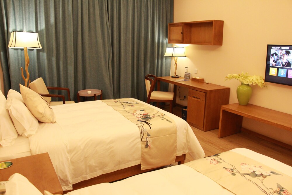 Queshan Lake Arcadia Intl Resort