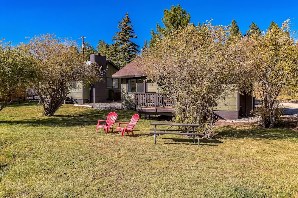 Cozy Cabin Retreat With Scenic Views 2 Bedroom Cabin