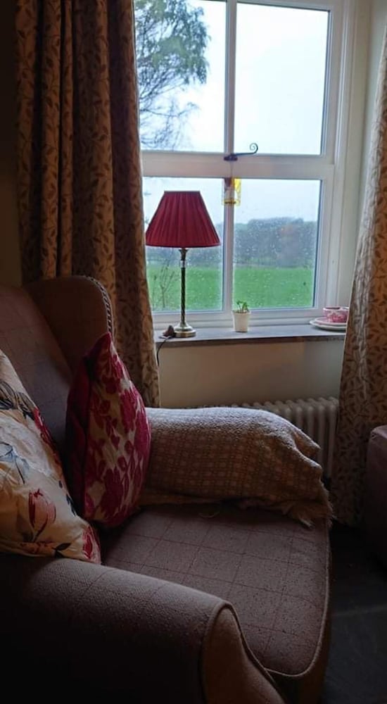 Inviting 1-bed Cottage in Preston view 2