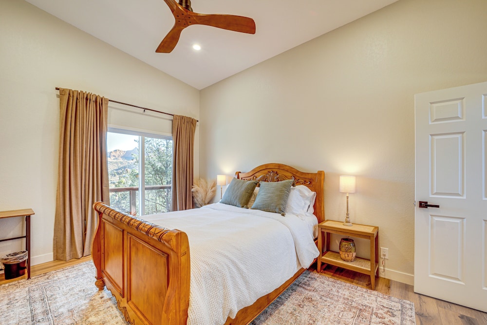 < 1 Mi to Shops: Uptown Sedona Home w/ Hot Tub!