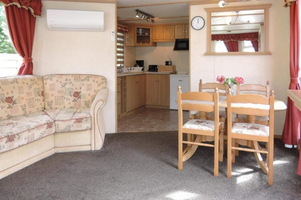 Mobile Home in Kolczewo Near Baltic Beaches