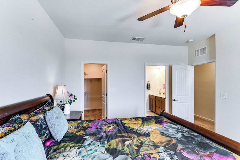 16 Mi to Lake Tahoe: Carson City Townhome