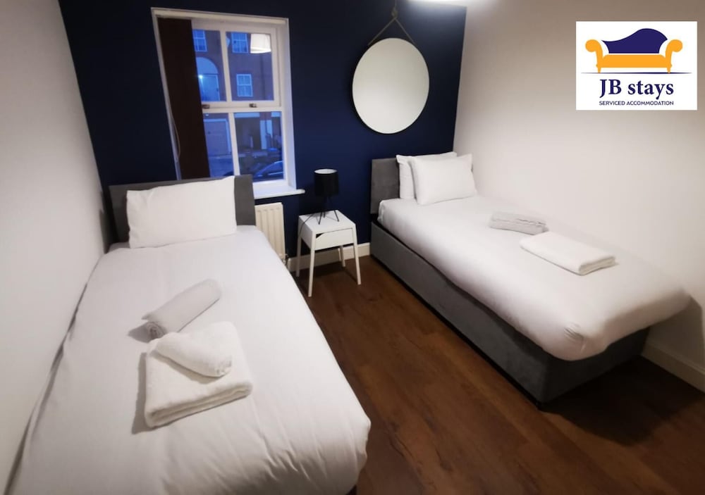 5 Bed House Leisure/business Free Parking view 2