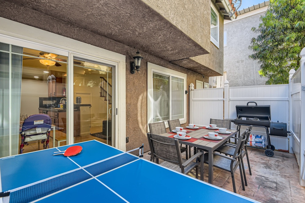 Stylish- Multi-level- Patio- Games - Fast Wifi-cm3