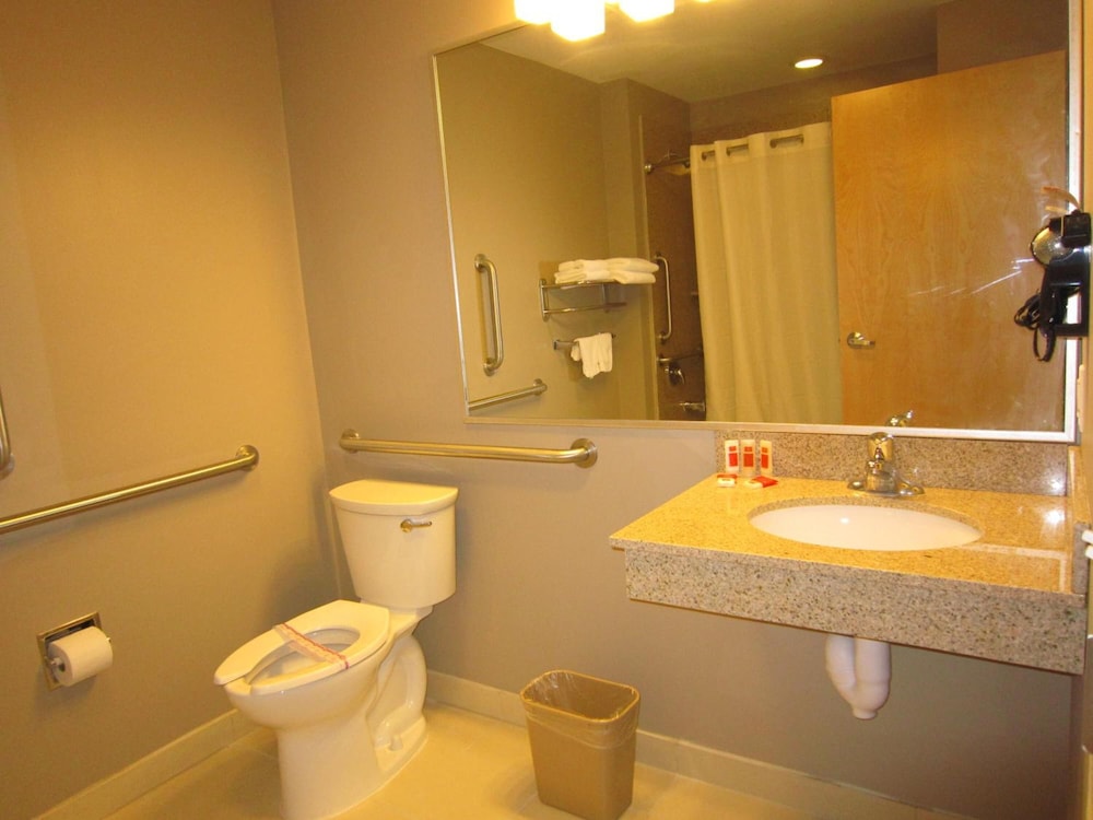 Red Carpet Inn And Suites Monmouth Jtc