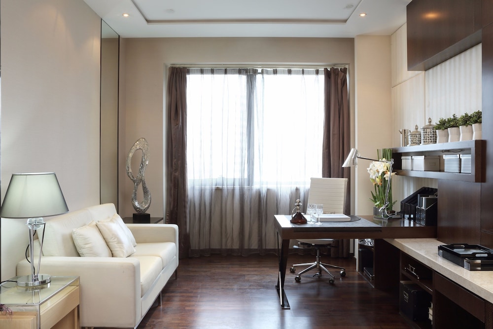 Estay Apartment Poly Central Pivot GZ