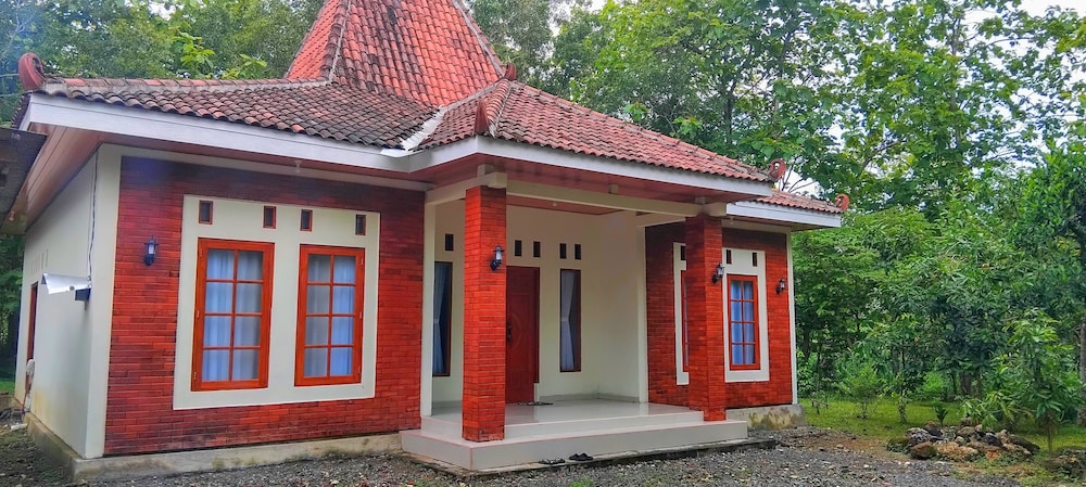 Amini Guest House