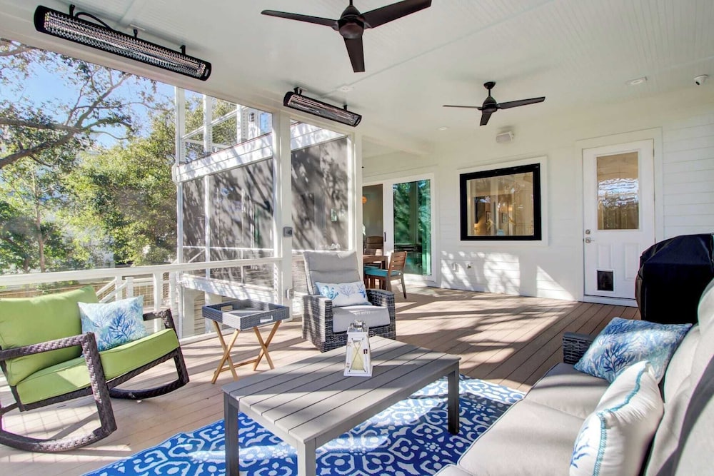 Walk to the Beach + Private Pool, Rooftop Terrace, Balcony 3602 Cameron