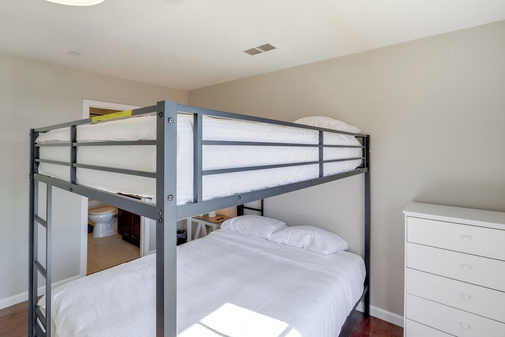 7 Mi to Fremont Street: Spacious Vegas Home!