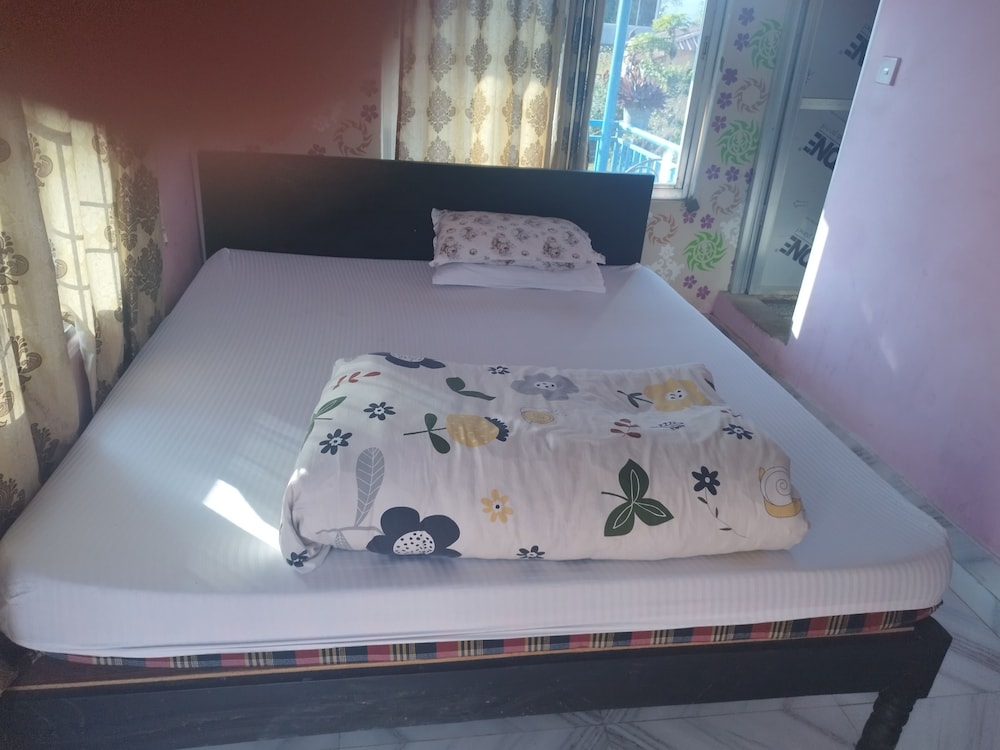 Begnas Lake front guest house