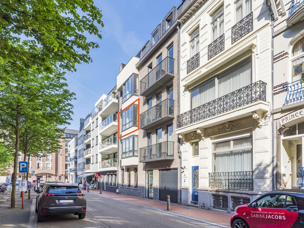Apartment on Church Square With Cozy Terrace
