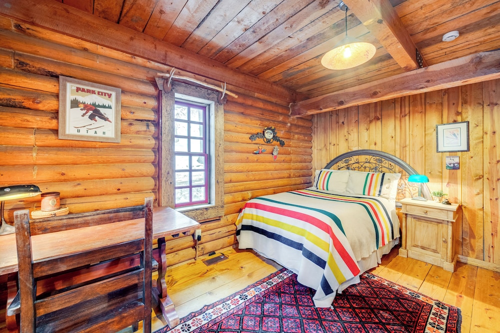 ~ 13 Mi to Main St: Park City Cabin w/ Mtn Views!