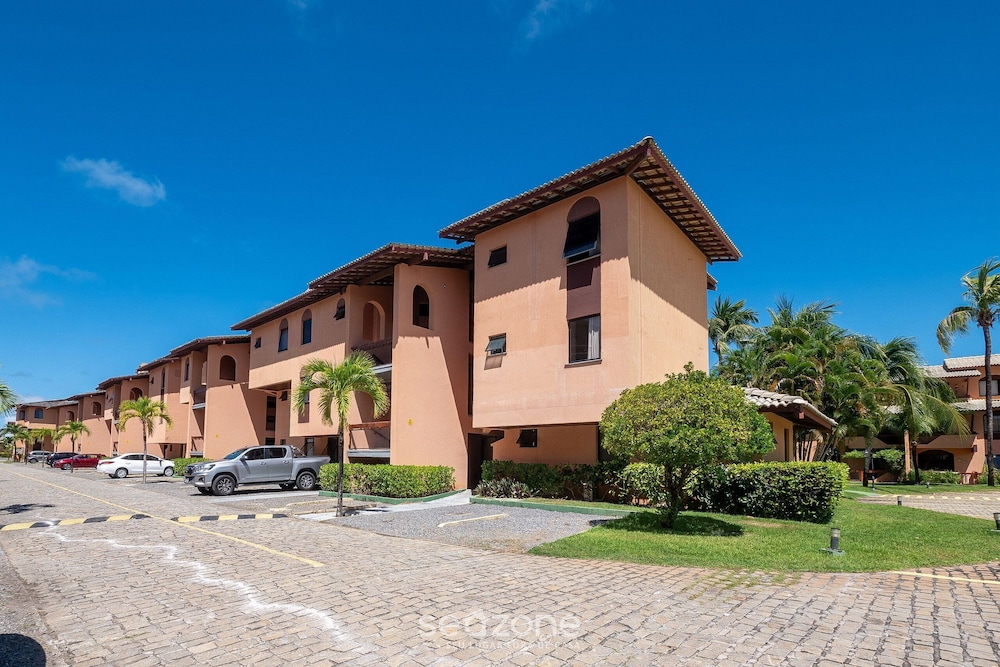 Condominium With Gym and Pool in Guarajuba - Camacari GSH