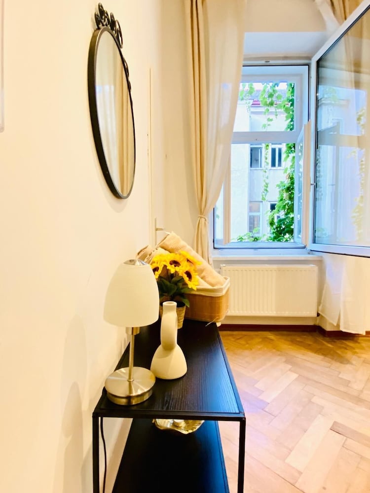 Bright and Spacious 2BR Flat Westbahnhof