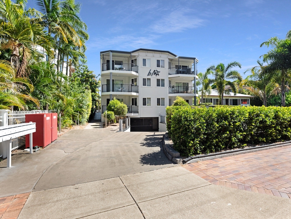 2-bed Escape With Pool, Steps From Torquay Beach