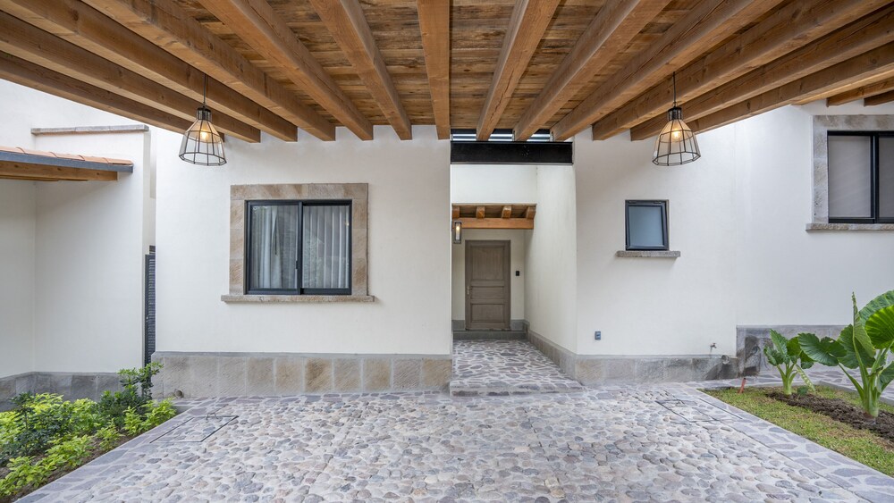 Enjoy SMA Nestled in Nueva Escondida view 3