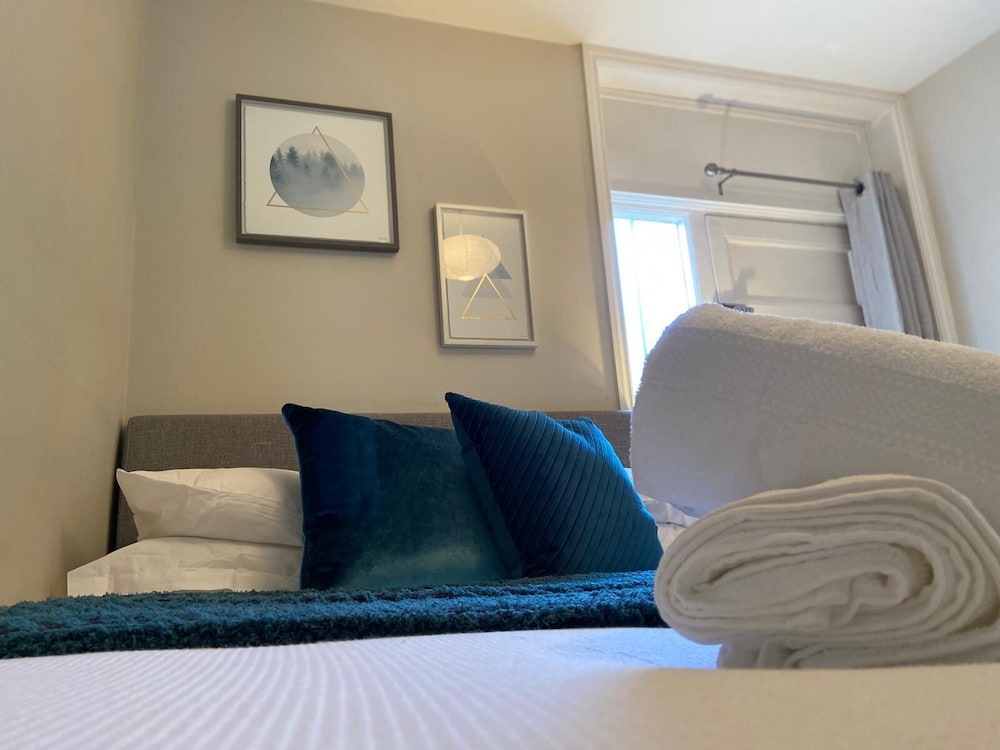 Luxurious 1 bedroom apartment view 4