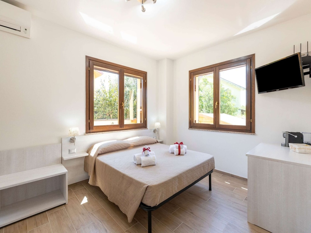 Apartment With Exclusive Swimming Pool view 2
