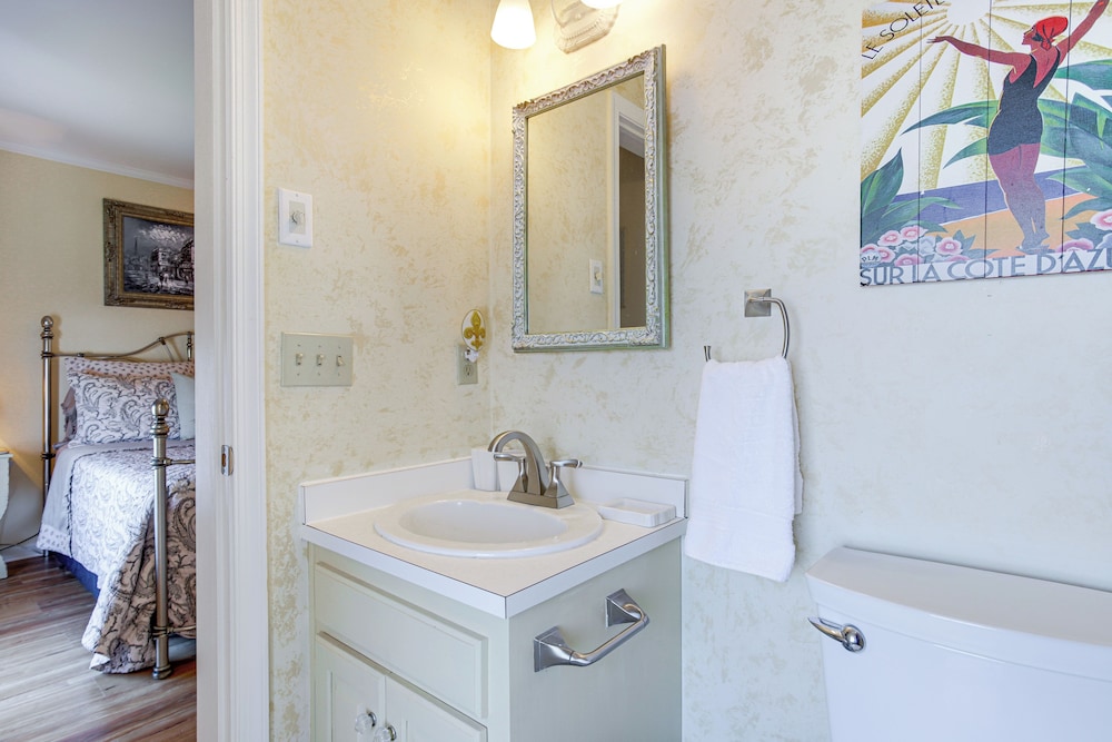 3 Mi to Bethany Beach: Coastal Gem w/ Pool Access view 2