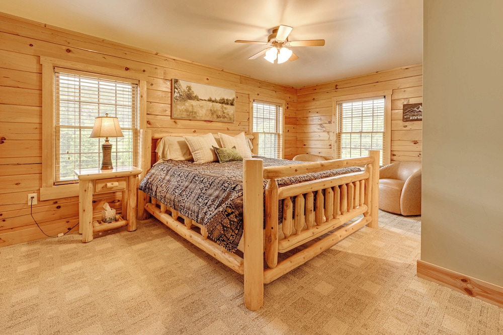 Game Room + Fire Pit: Sprawling Westfield Retreat!