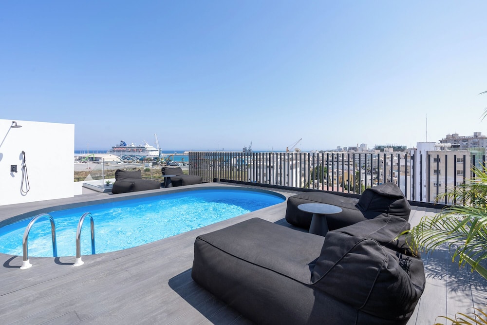 The Penthouse - 3BR Seaview in Larnaca
