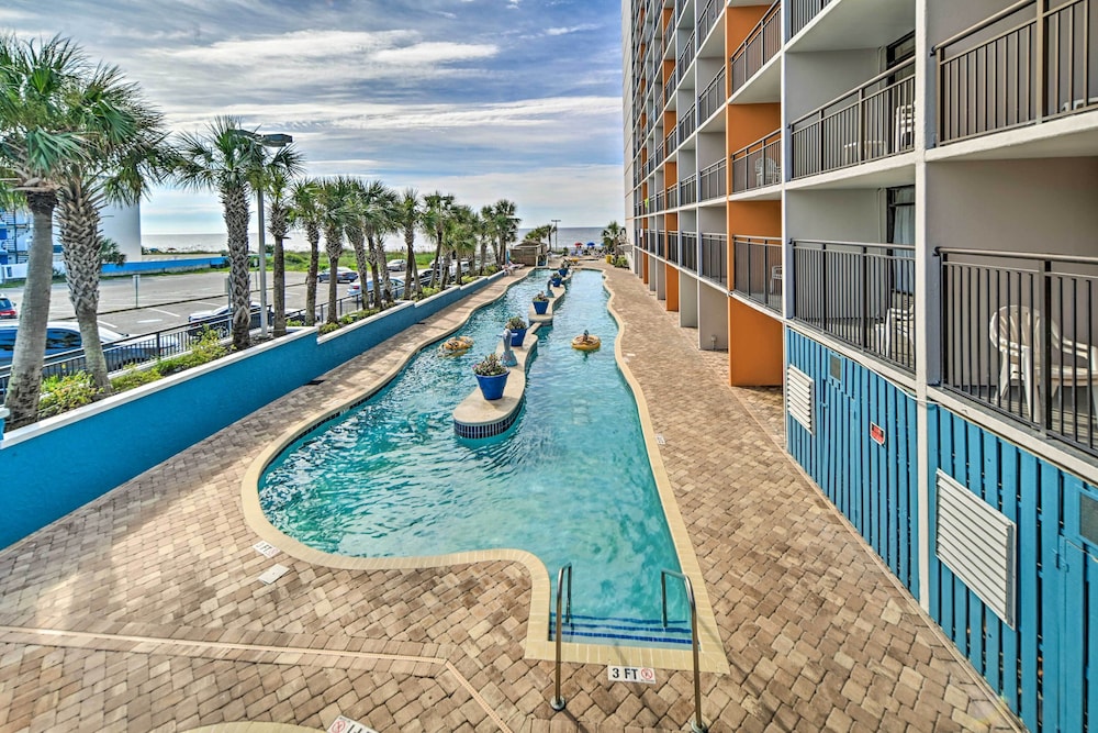 Pools & Spas: Beachfront Studio at Landmark Resort