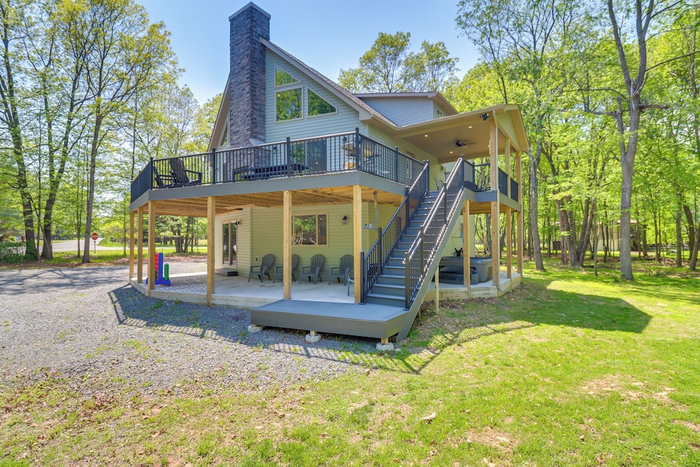 Hot Tub & Community Beach: Albrightsville Home!